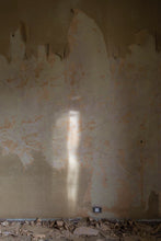 Carica l'immagine nel visualizzatore di Gallery, CHIAMALA FEBBRE - Nazim Comunale, fotografie Alessandra Calò, introduzione Giuseppe Caliceti - Edizioni San Lorenzo