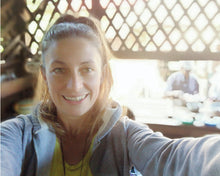 Carica l'immagine nel visualizzatore di Gallery, Enrica Salsi AMBOKALA, là dove crescono le patate dolci Storie di persone in un ospedale psichiatrico in Madagascar - Edizioni San Lorenzo