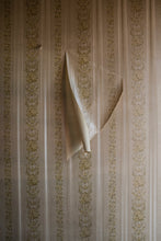 Carica l'immagine nel visualizzatore di Gallery, CHIAMALA FEBBRE - Nazim Comunale, fotografie Alessandra Calò, introduzione Giuseppe Caliceti - Edizioni San Lorenzo