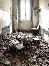 Carica l&#39;immagine nel visualizzatore di Gallery, CHIAMALA FEBBRE - Nazim Comunale, fotografie Alessandra Calò, introduzione Giuseppe Caliceti - Edizioni San Lorenzo
